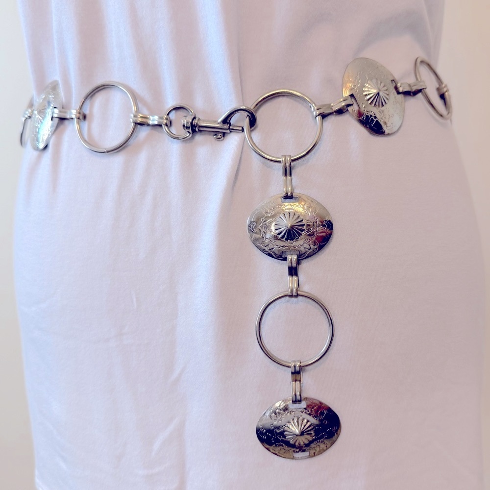 Western-style Concho and Ring Link Belt